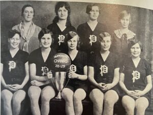 Read more about the article Girls’ Varsity Basketball 1927 – 1932